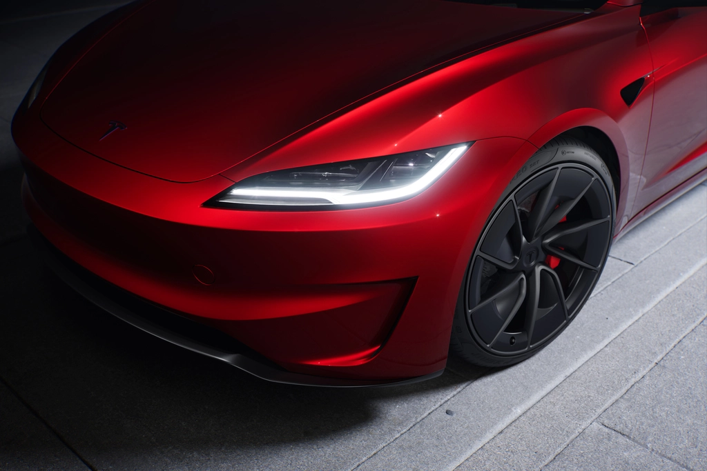 Nya Tesla Model 3 Performance Pris